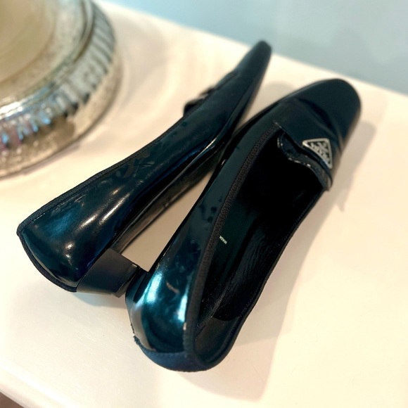 Prada Black Patent Triangle Logo Square Toe & Block Heel Pump Size 37 - Picture 7 of 15